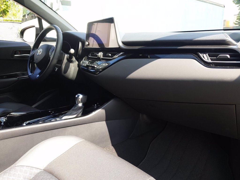TOYOTA C-hr 1.8h trend e-cvt