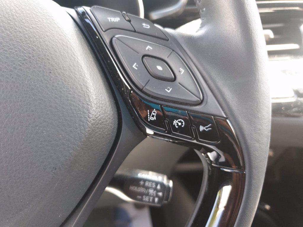 TOYOTA C-hr 1.8h trend e-cvt