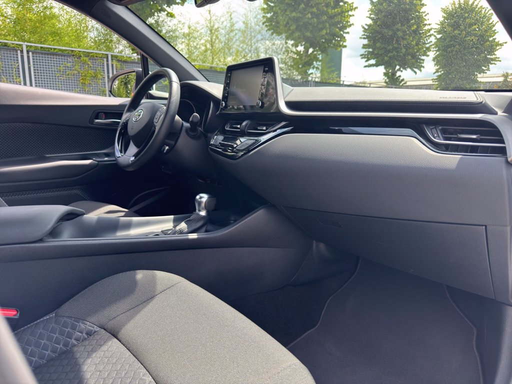 TOYOTA C-hr 1.8h active e-cvt