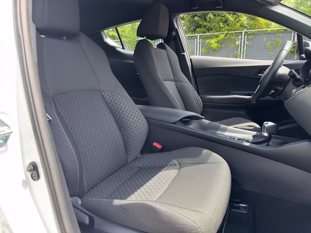 TOYOTA C-hr 1.8h active e-cvt