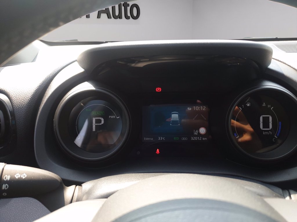 TOYOTA Yaris 1.5h trend