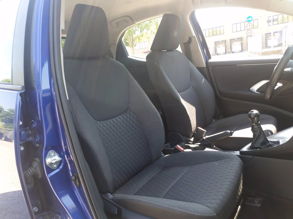 TOYOTA Yaris 1.0 active