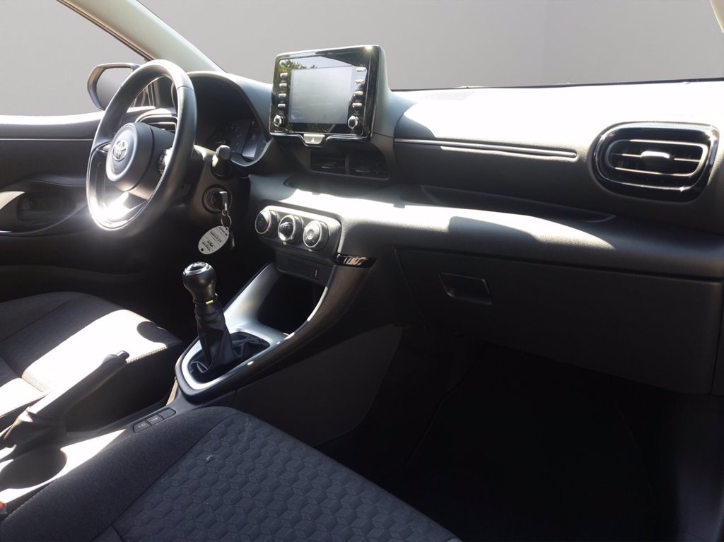 TOYOTA Yaris 1.0 active