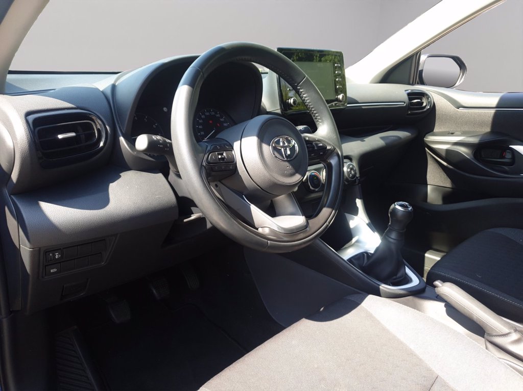 TOYOTA Yaris 1.0 active