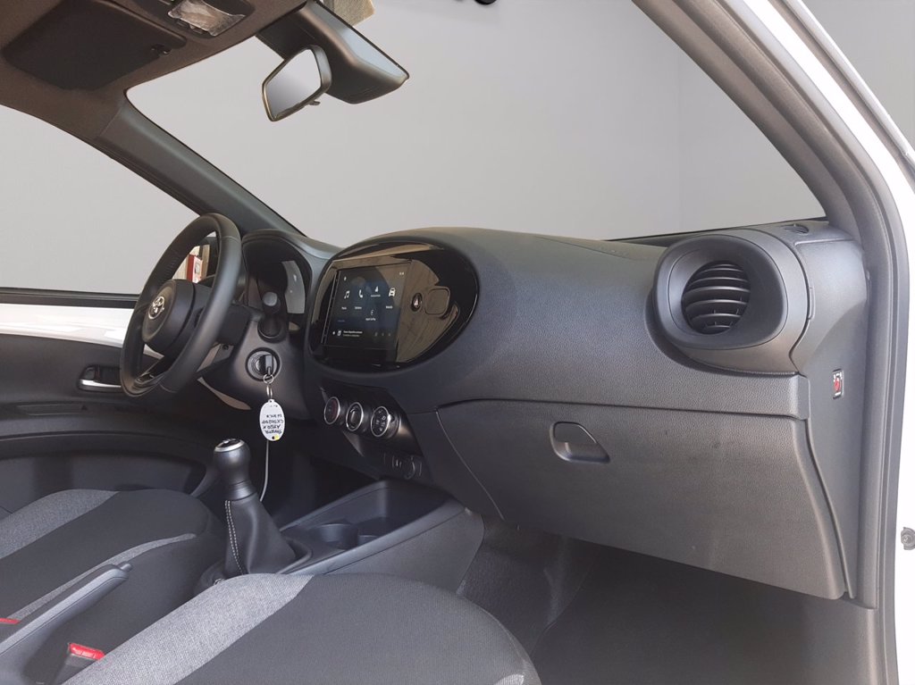 TOYOTA Aygo x 1.0 active 72cv