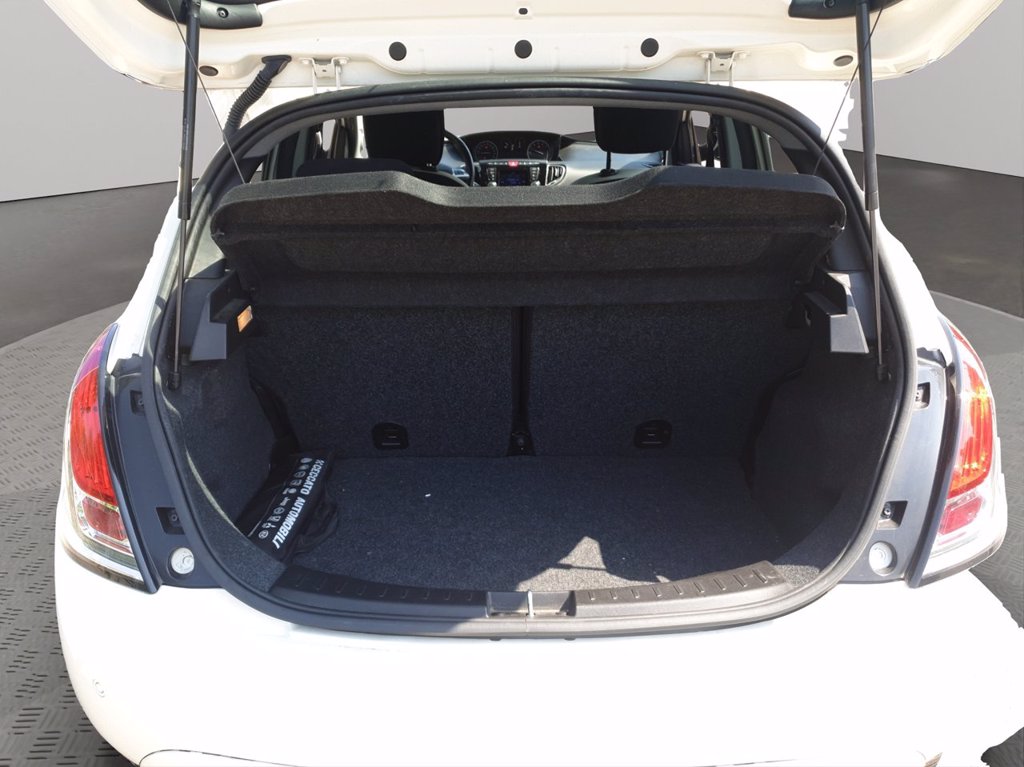 LANCIA Ypsilon 0.9 t.air silver ecochic metano 80cv