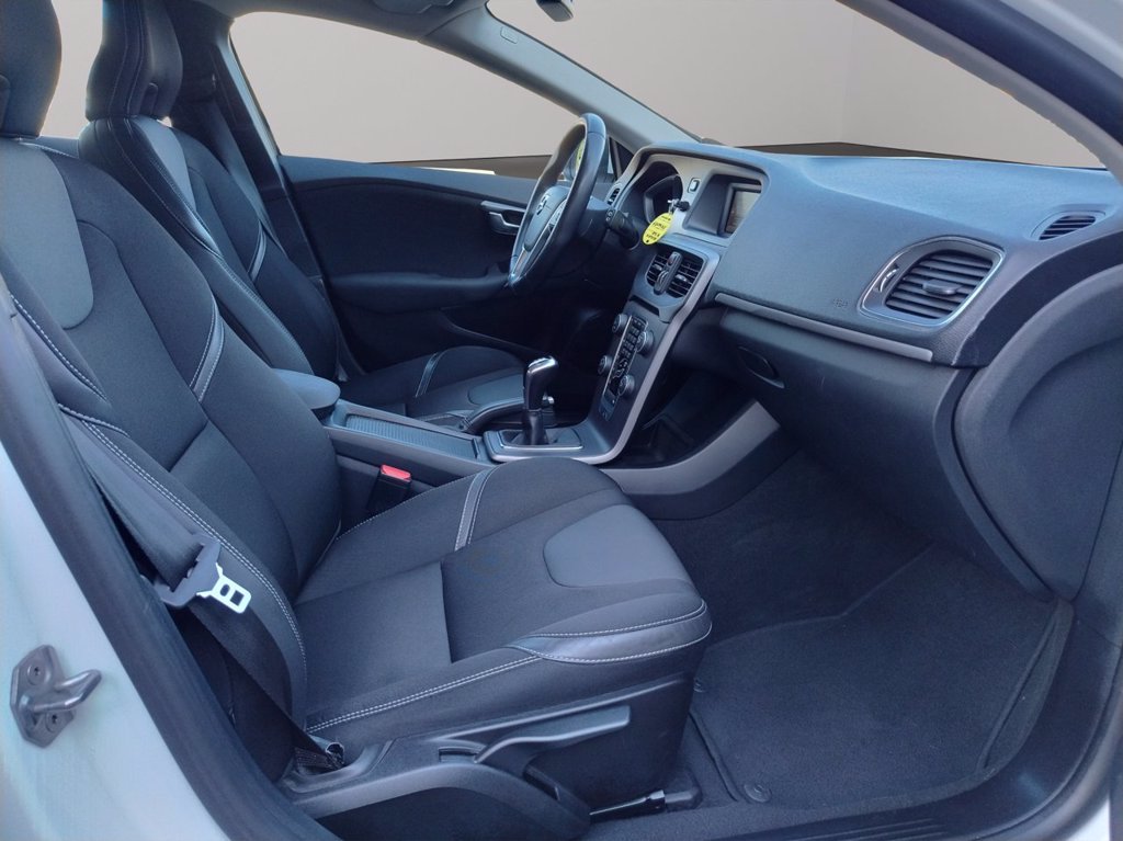 VOLVO V40 2.0 d2 plus