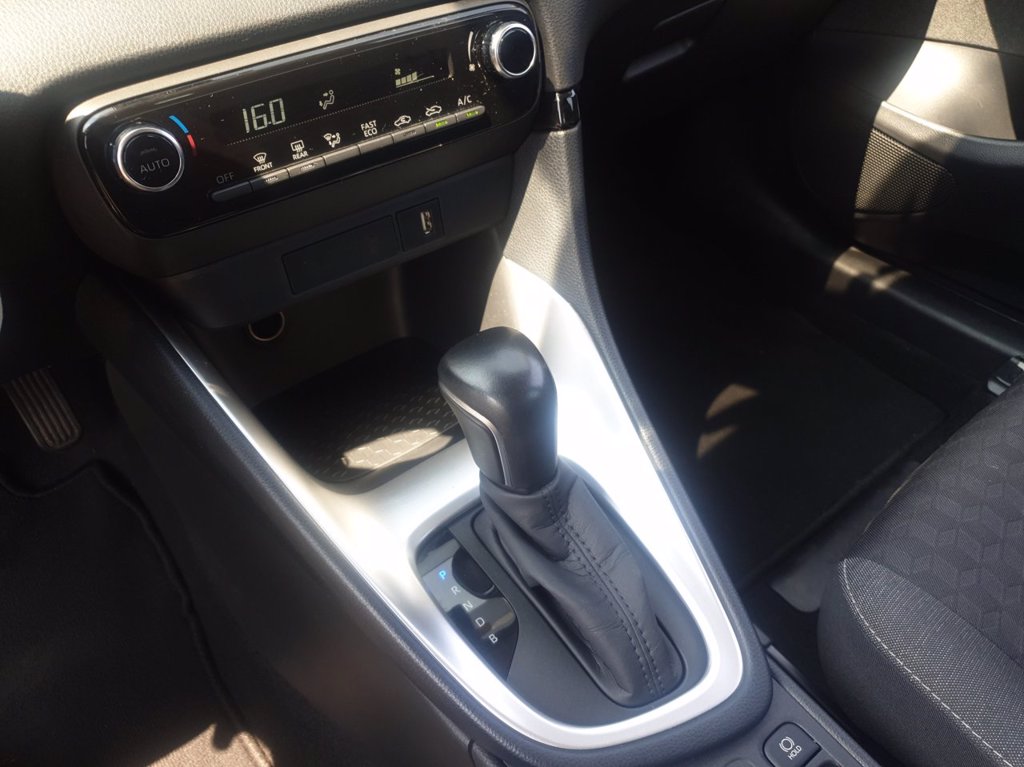 TOYOTA Yaris 1.5h trend