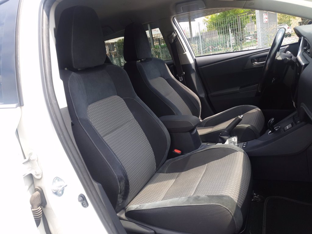 TOYOTA Auris touring sports 1.8h black edition cvt