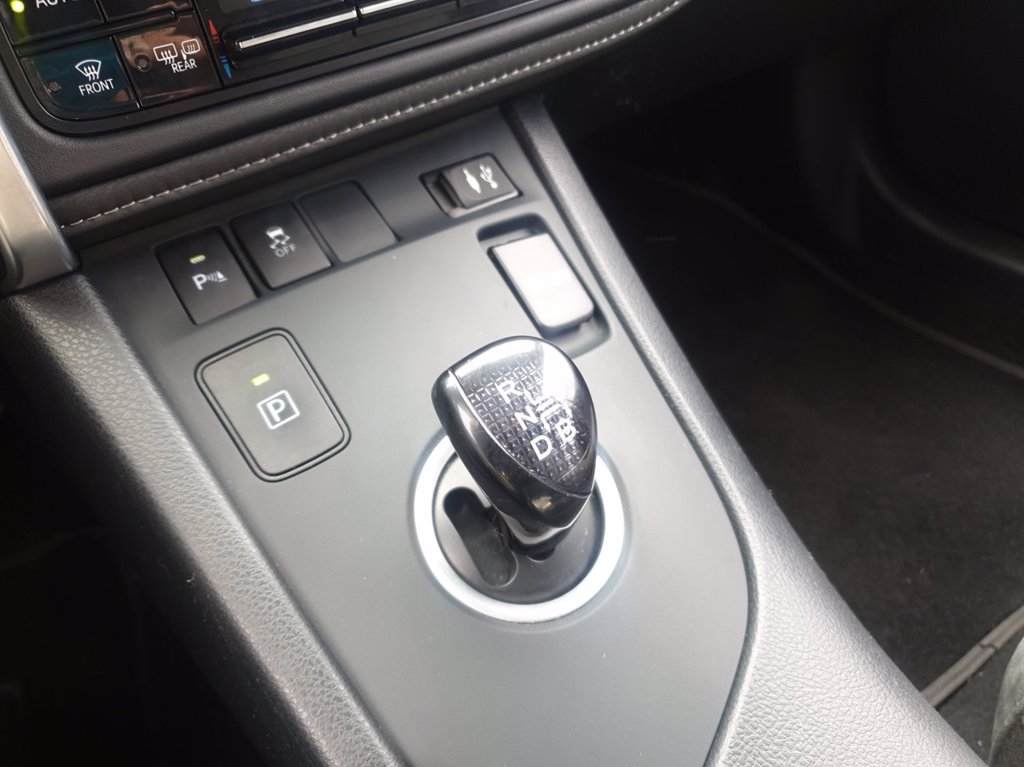 TOYOTA Auris touring sports 1.8h black edition cvt