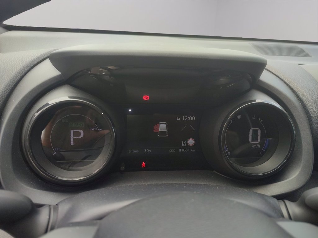 TOYOTA Yaris 1.5h style