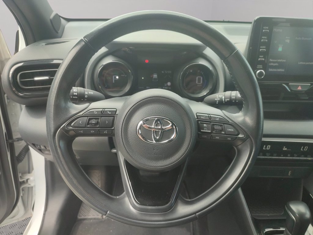 TOYOTA Yaris 1.5h style