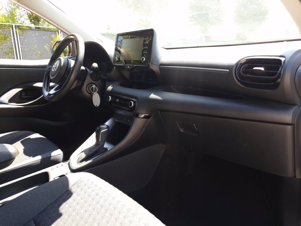 TOYOTA Yaris 1.5h active