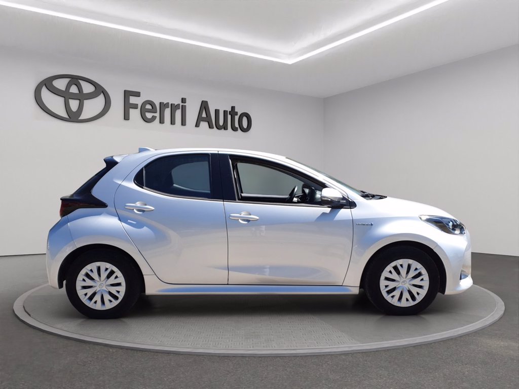 TOYOTA Yaris 1.5h active