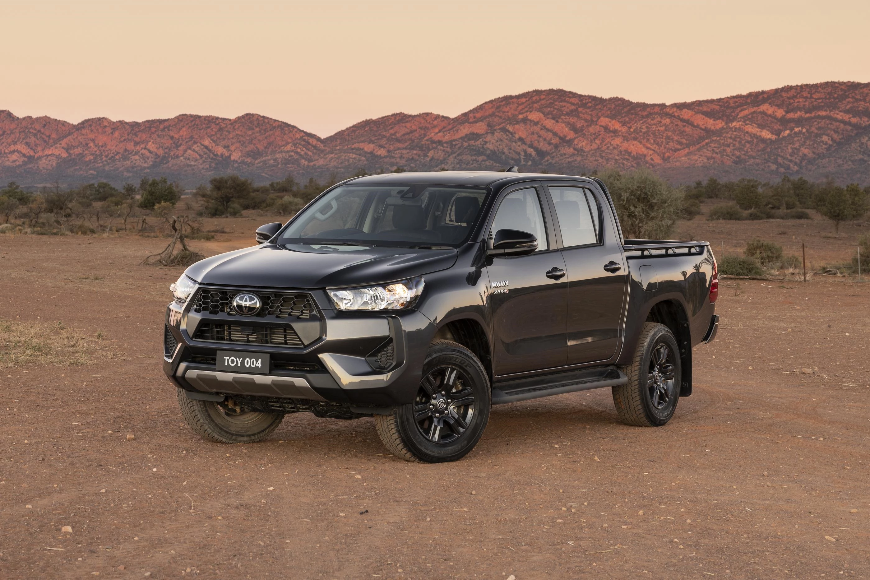 2024 03 2024 Toyota Hilux Sr V Active 2