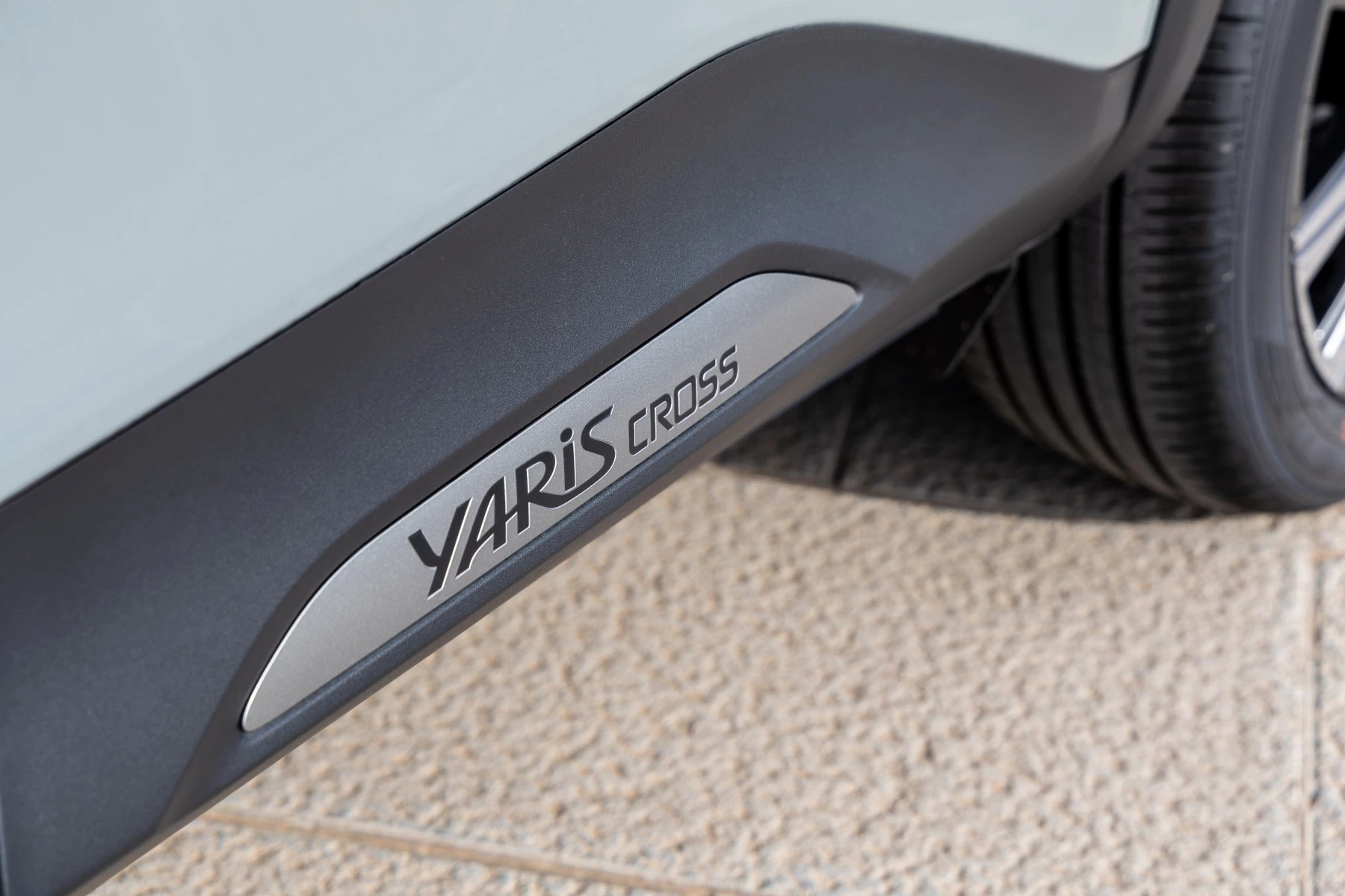 1920 2024 Yaris Cross Urban Khaki Dpl Details01