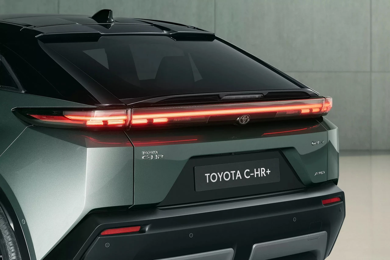 2025Toyotac Hrexterior04