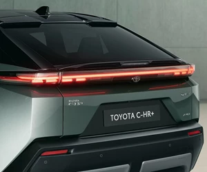 2025Toyotac Hrexterior04