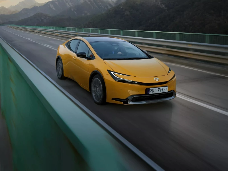 Prius PHEV S